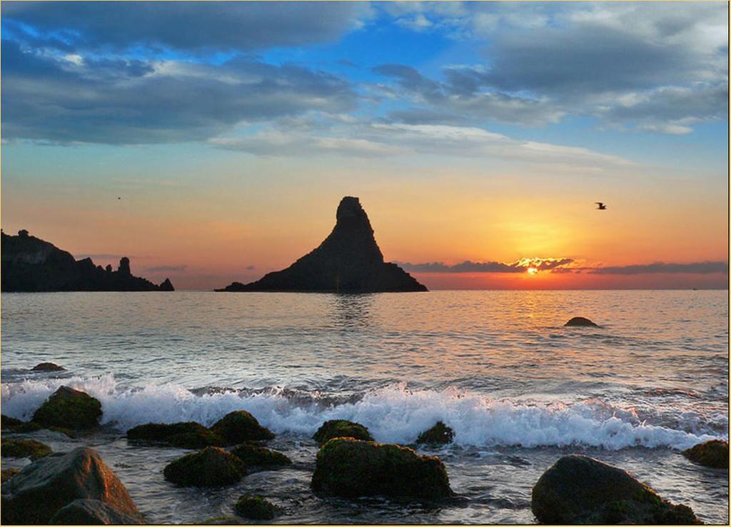 Апартаменты Come In Sicily La Pietra Monaca Ачиреале Экстерьер фото